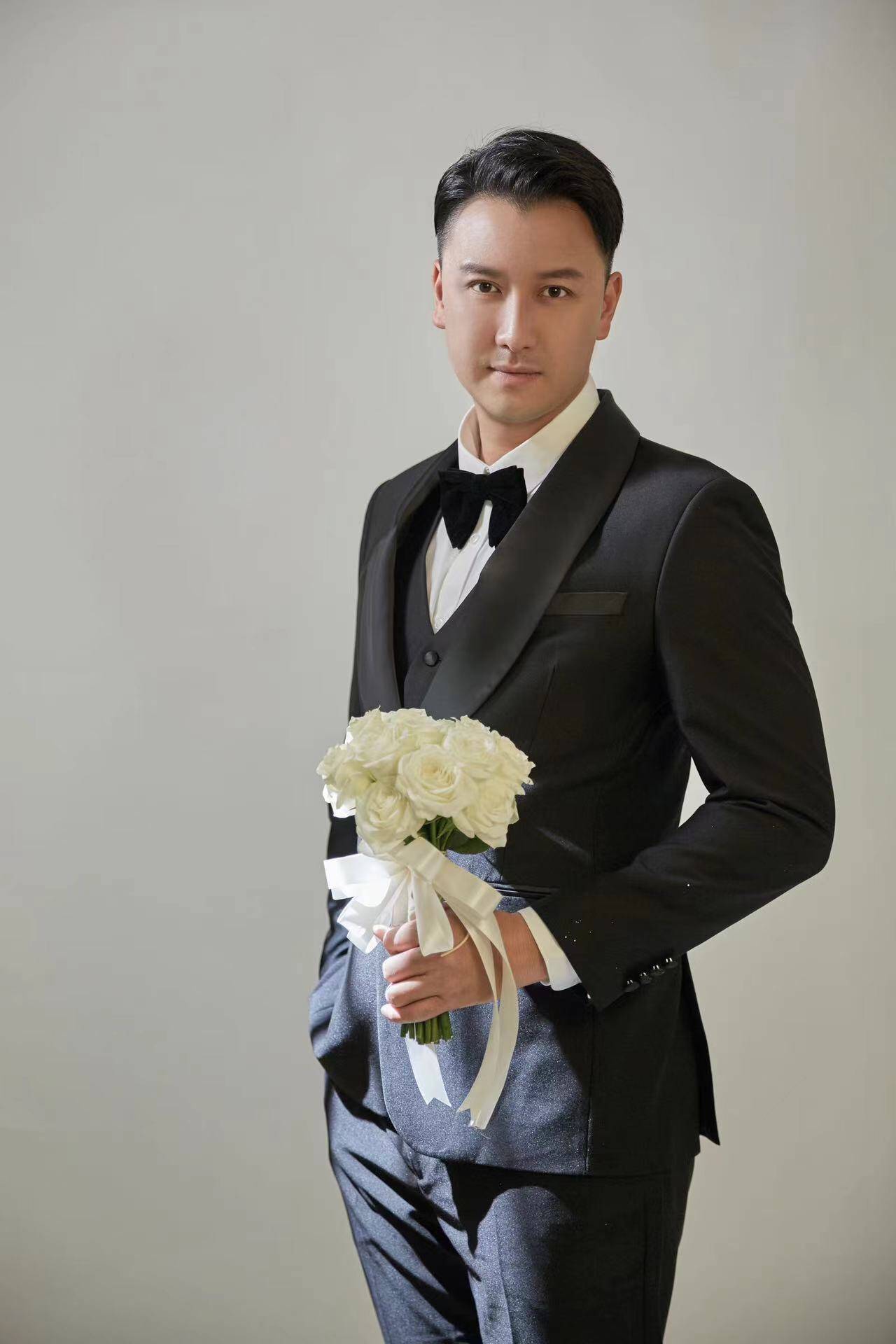 又一对明星官宣,巫迪文宣布和史沐可分享了婚礼照,粉丝们为他们送上