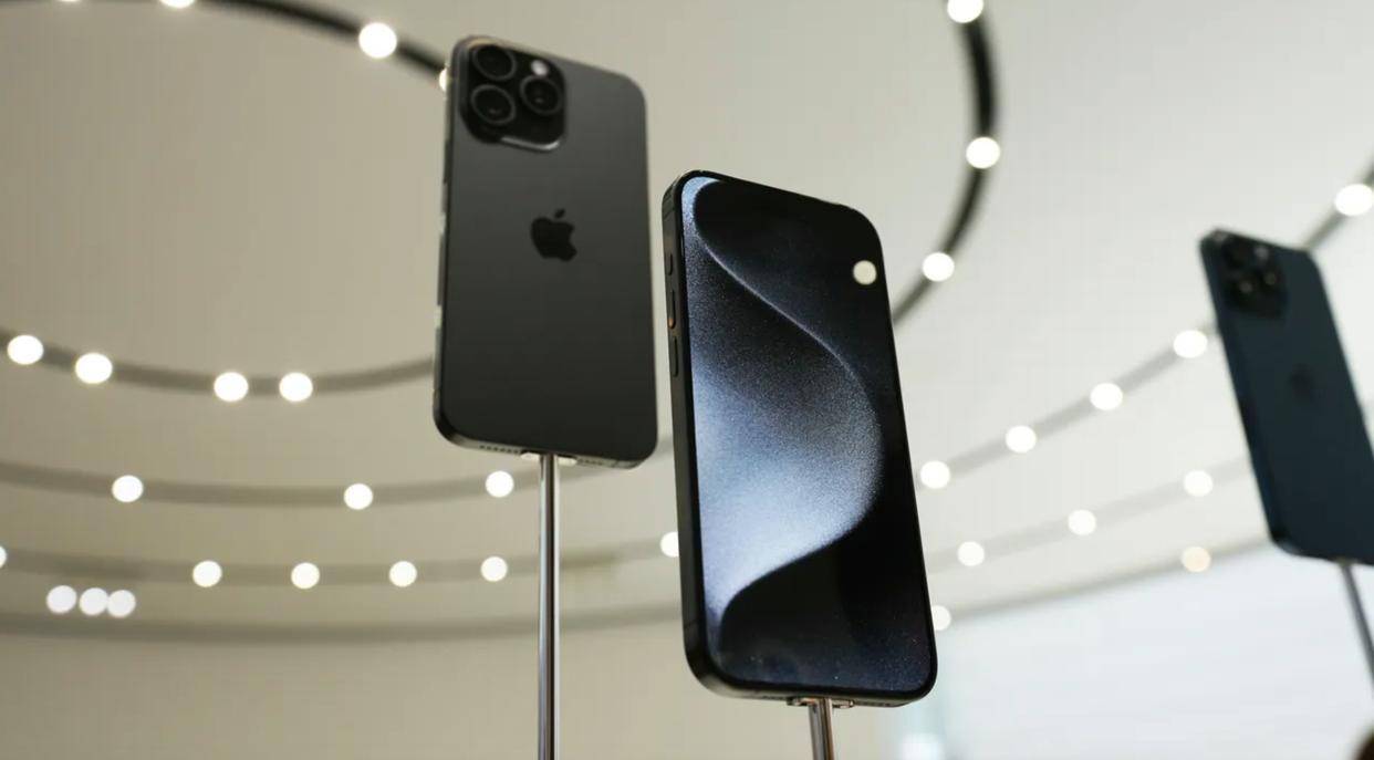 苹果iPhone15漏洞曝光：官方承认并计划更新iOS17解决手机过热_搜狐网