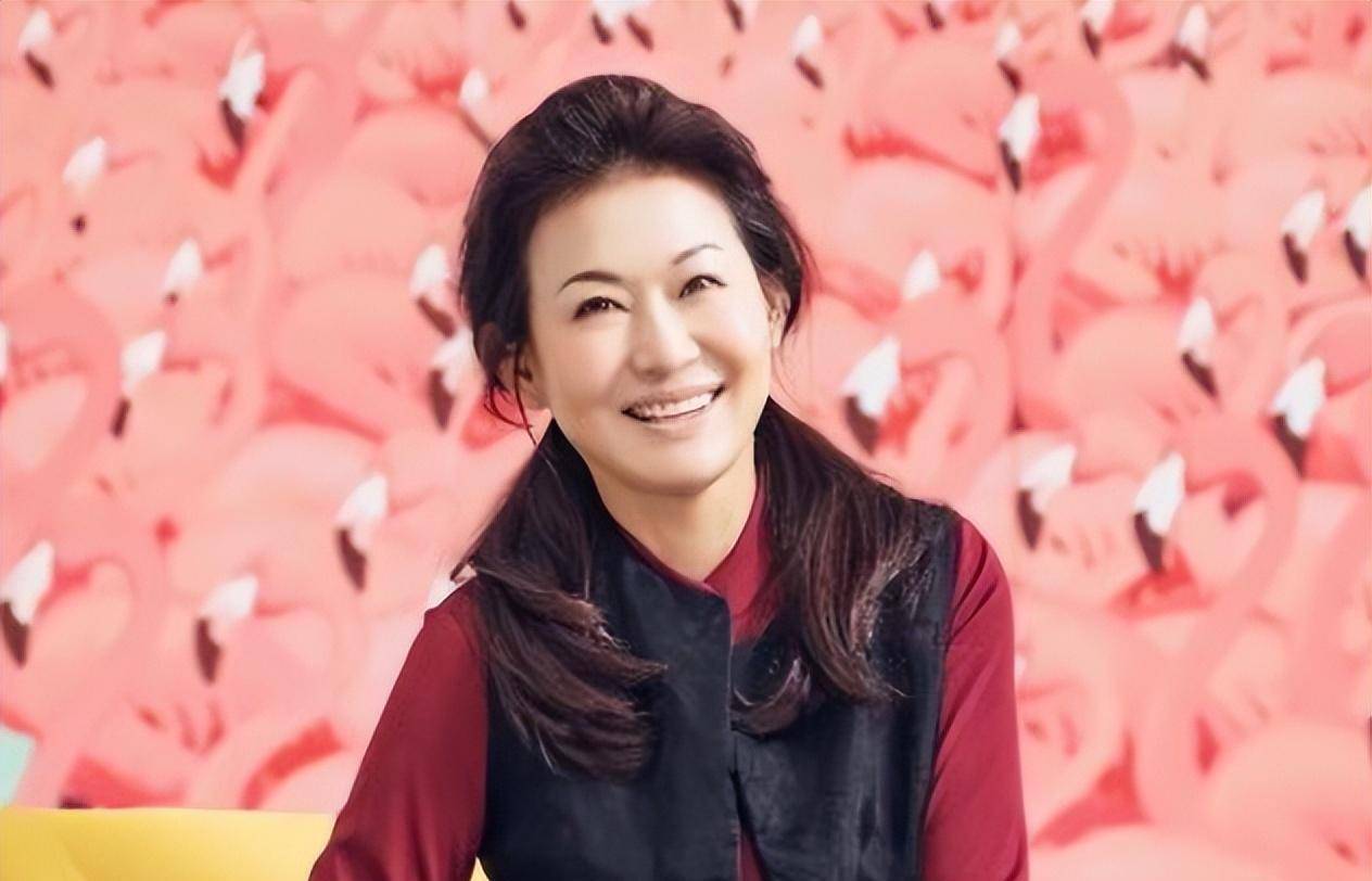 山东女富豪赵燕身价555亿,20元的产品卖5000元,一年净利润7.