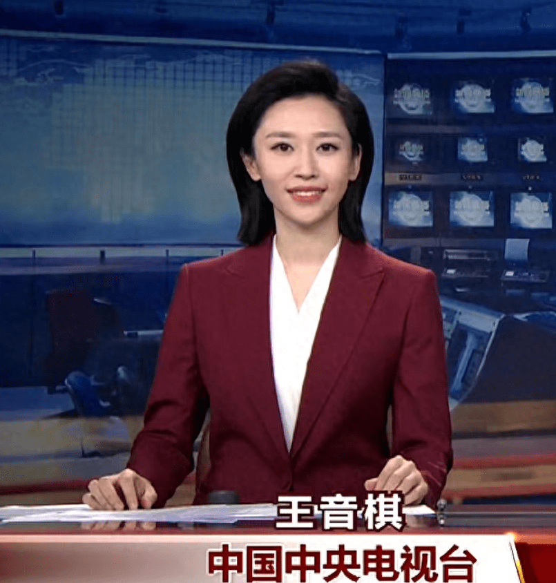 穿旗袍气质古典,长相不输董卿_音棋_传统_造型