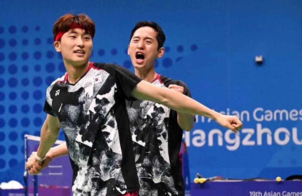 韩国男双吊打奥运冠军晋级决赛 剑指亚运会金牌!_比赛_组合_金元昊