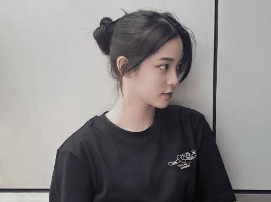 欧阳娜娜的侧脸立马让人沦陷不是吗?查看正面和侧面.