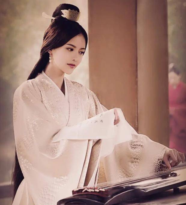 洛神甄宓:三国里的绝代佳人,为何被"披发覆面,以糠塞口"下葬_曹丕