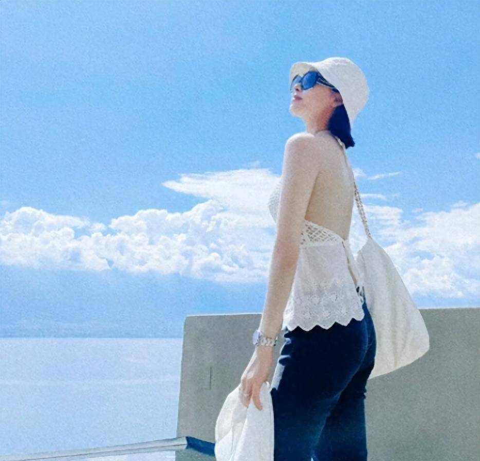 宋茜穿露背装惊艳!