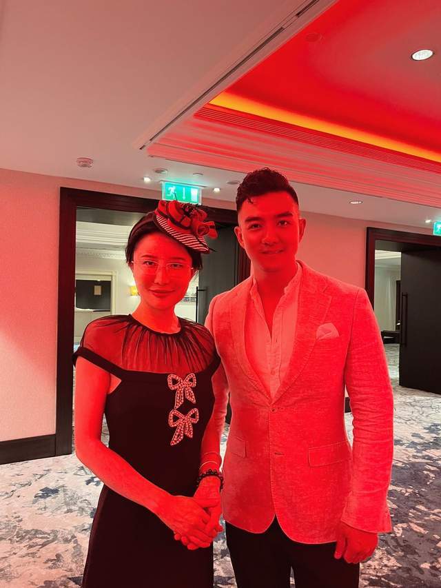 旅英主持人张宁Adelina担任全英大型庆典活动司仪