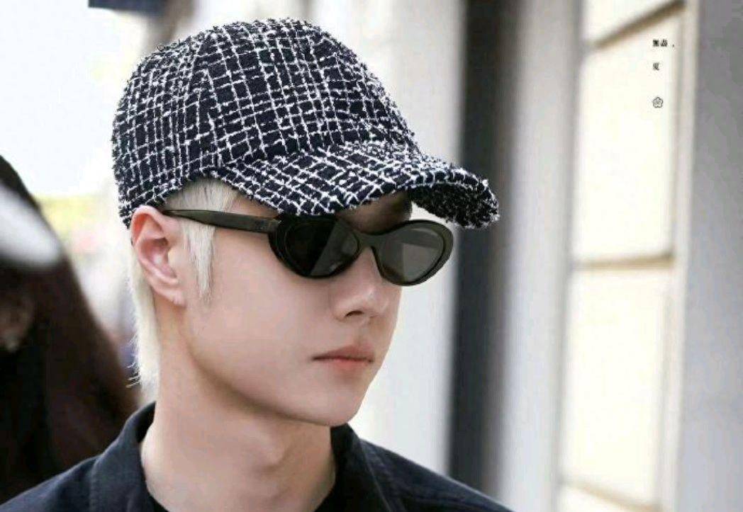 王一博现身巴黎街头,重新定义潮流街拍,金发发型帅到新高度_时尚_摄影