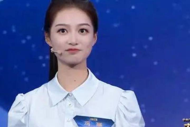 冯琳成功晋级并荣获主持人大赛冠军,实至名归!_比赛_才华_观众