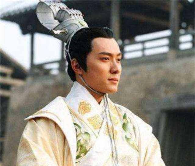 八岁以后的秦始皇就离开燕太子丹,来不及发展成具有信任,情绪支持及
