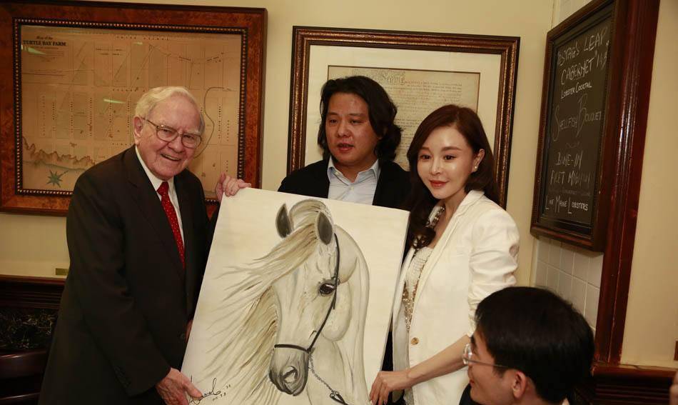 3年前,富豪朱晔出价1500万,只为与巴菲特吃顿饭,如今他怎样了_娱乐