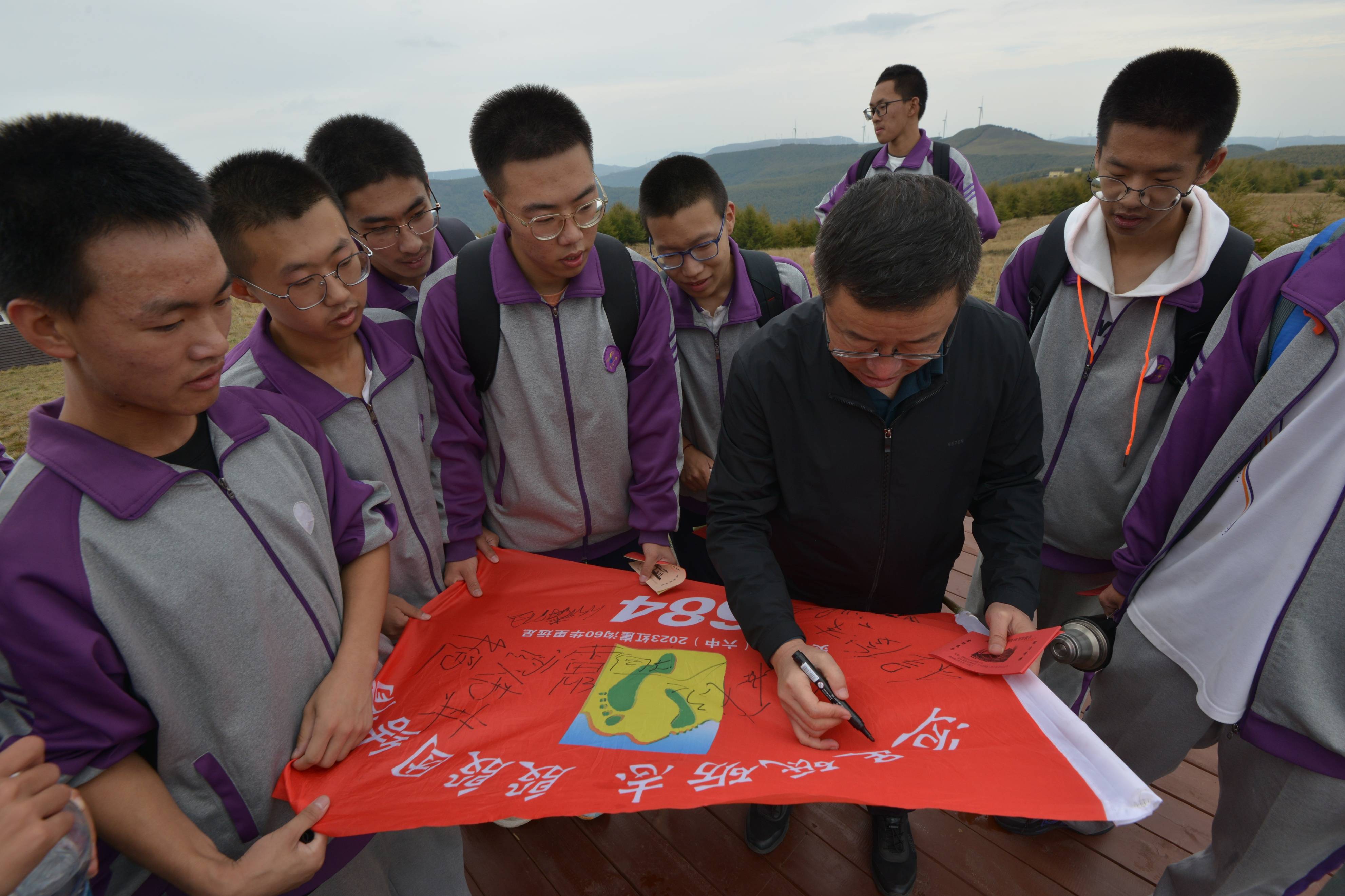远足砥砺志,殷殷团结情——灵石一中,灵石六中第20届红崖沟60华里远足