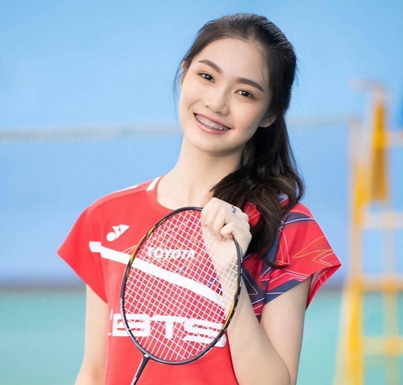 新一代羽坛女神,她夺了世青赛女单冠军,真的是比大堀彩还漂亮呀_碧查