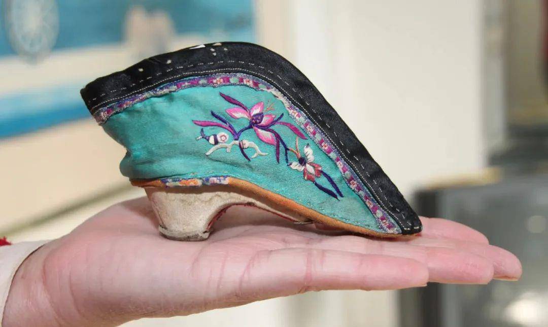 祸害中国女性800多年的缠足,有多泯灭人性?_变态_小脚_女儿