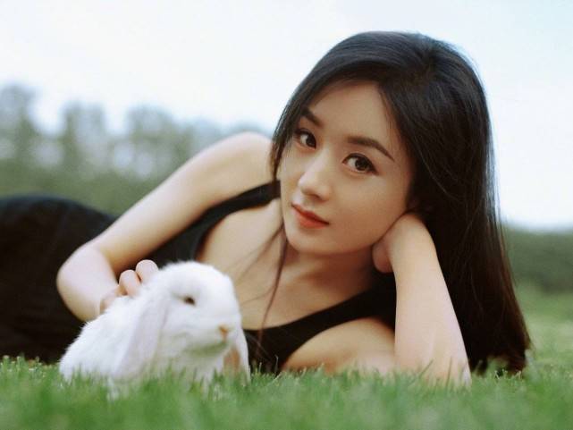 跳出舒适圈,追求更高的发展,赵丽颖除了结婚生子那两年耽误了拍戏