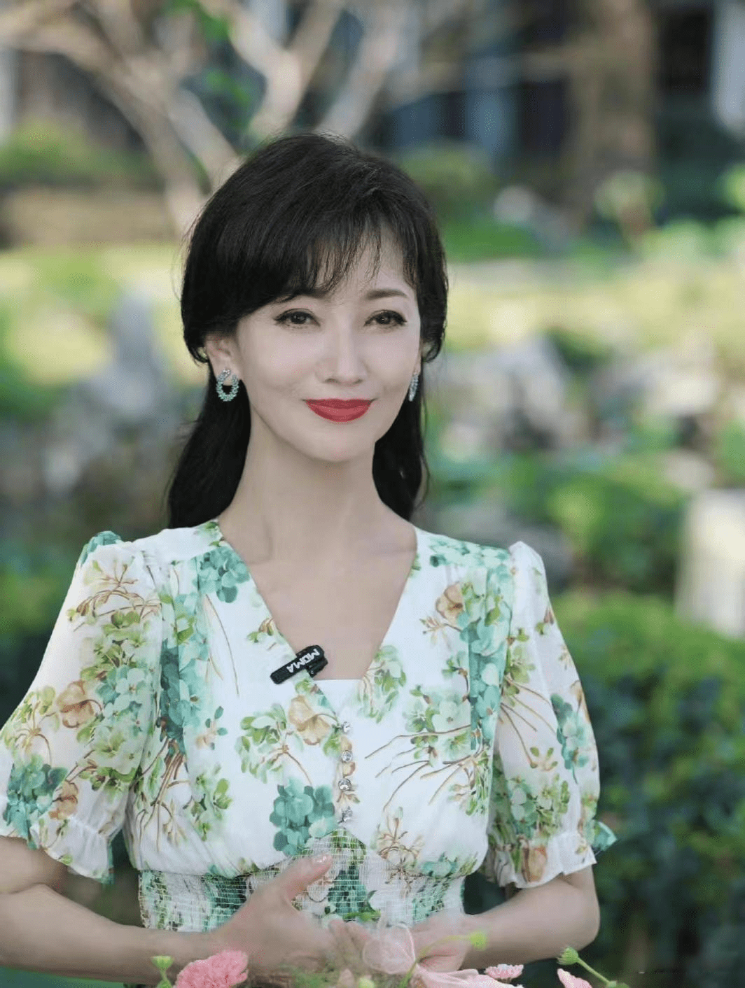 70岁赵雅芝竟然依旧美丽如昔,她未免也太会保养了吧_女士_女明星_老年