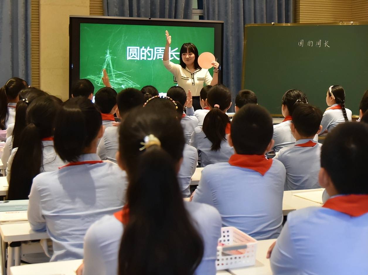 重庆市小学数学康世刚名师工作室学员入室汇报课展示活动在蜀都小学