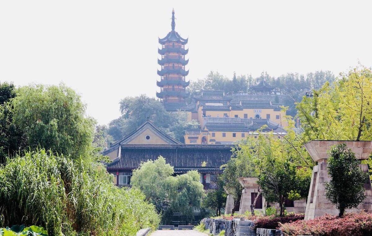 除了杜十娘,还有一位杜丽娘,此外还有杜十姨,杜十爹