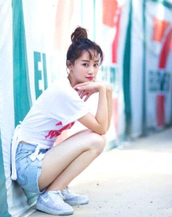 "上海名媛"蓝盈莹:继父身价几十亿,为何还要勇闯娱乐圈?