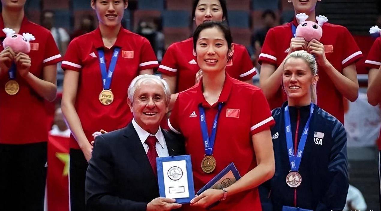 郎平时代只有国外的海曼,和古巴的路易斯以及国外的克罗斯持.当今呢