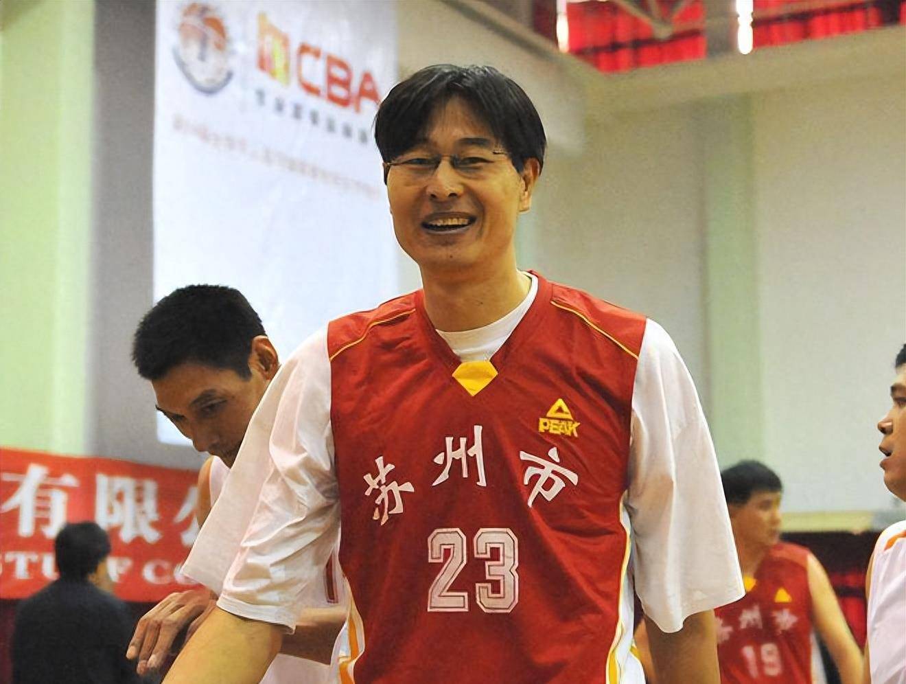 天赋很好,却因伤病早早退役的六位男篮天才,你都知道哪几位_徐咏_宋涛