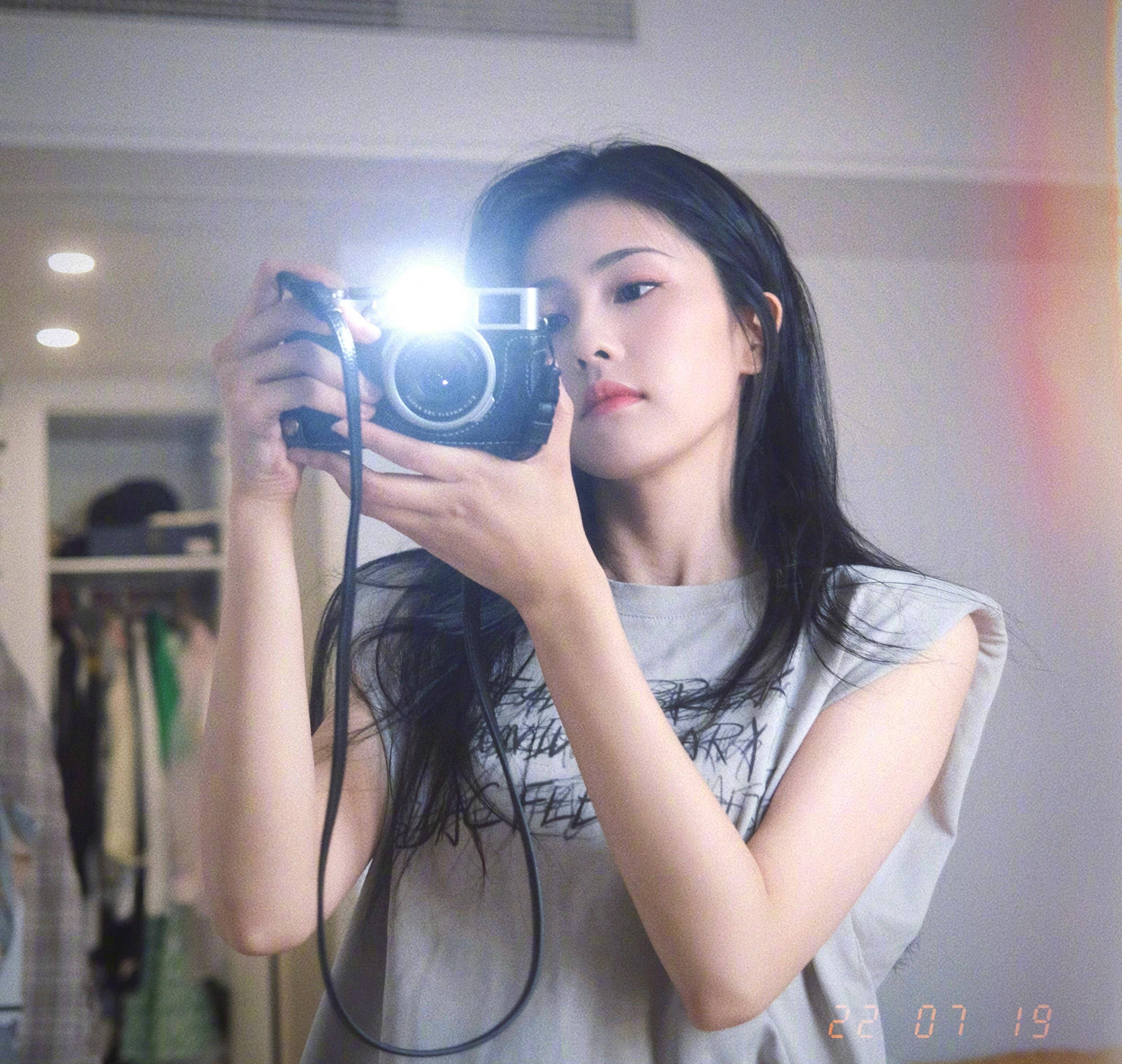 白鹿日常营业照来袭,聚焦立体精致的五官,镜头也装不下你的魅力