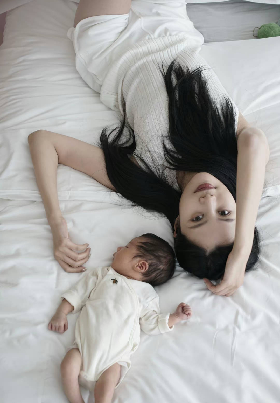 32岁隋雨蒙官宣二胎得子,宝宝正面曝光超可爱,42岁李光洁再当爸