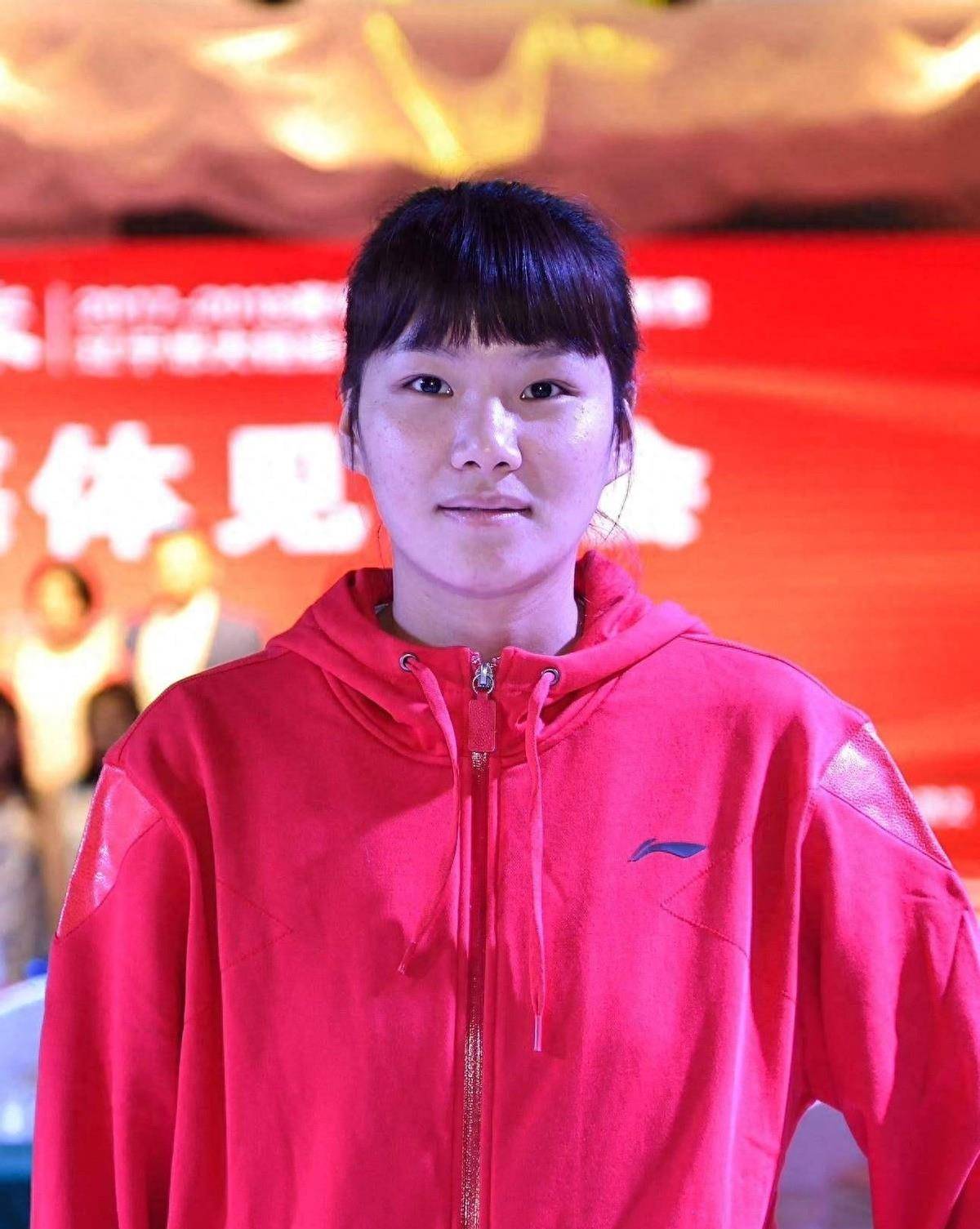 电视cctv5体育频道在新赛季女篮联赛开始的前三天选择了出镜举重比赛