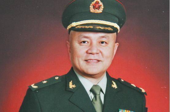 在父亲的影响下也投身军旅,曾担任空军司令部装备部副部长,官至少将