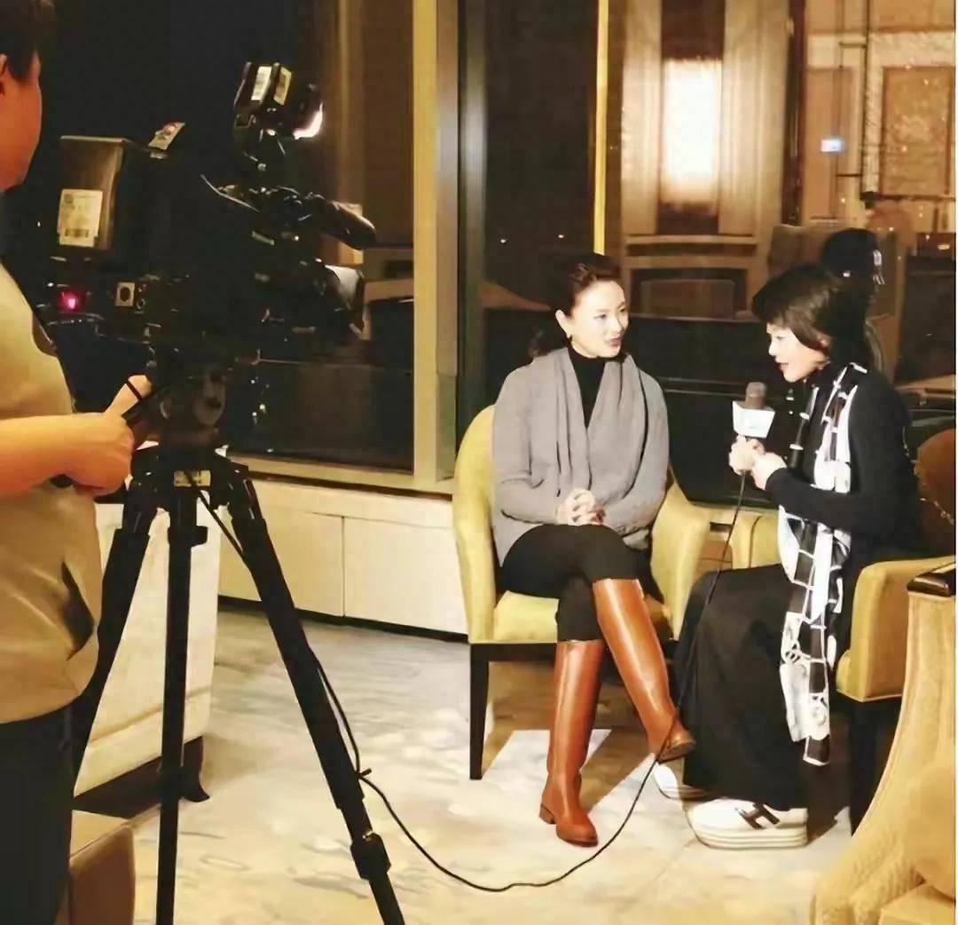 刘芳菲:五年悼念丈夫,46岁单身仍然优雅的她