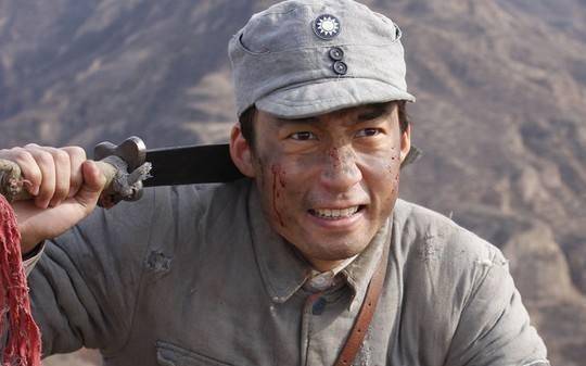 《亮剑》李云龙没有佩戴"青天白日"徽,为何新版却有_帽徽_部队_八路军