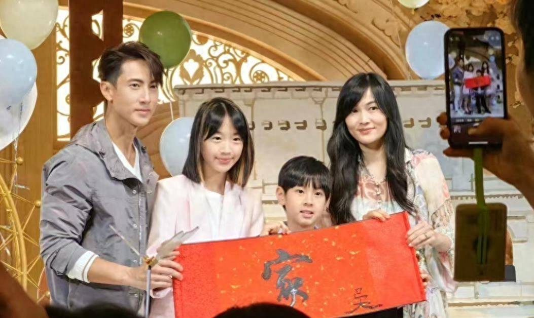 吴尊生日宴席引争议,43岁妻子她怎么了?22桌粉丝疯狂!_偶像_宴会_经济