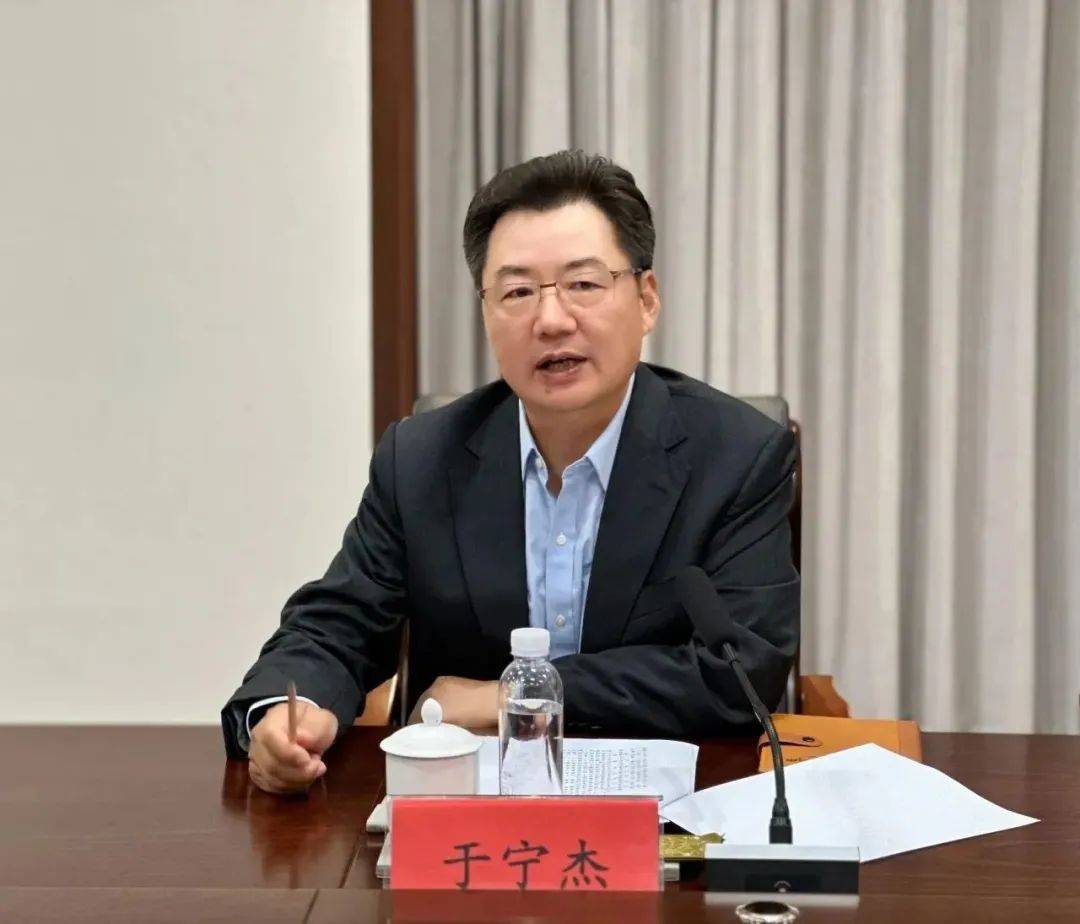 来闽学习的李永军等6名宁夏青年律师代表,介绍了其在各自所在帮扶律所