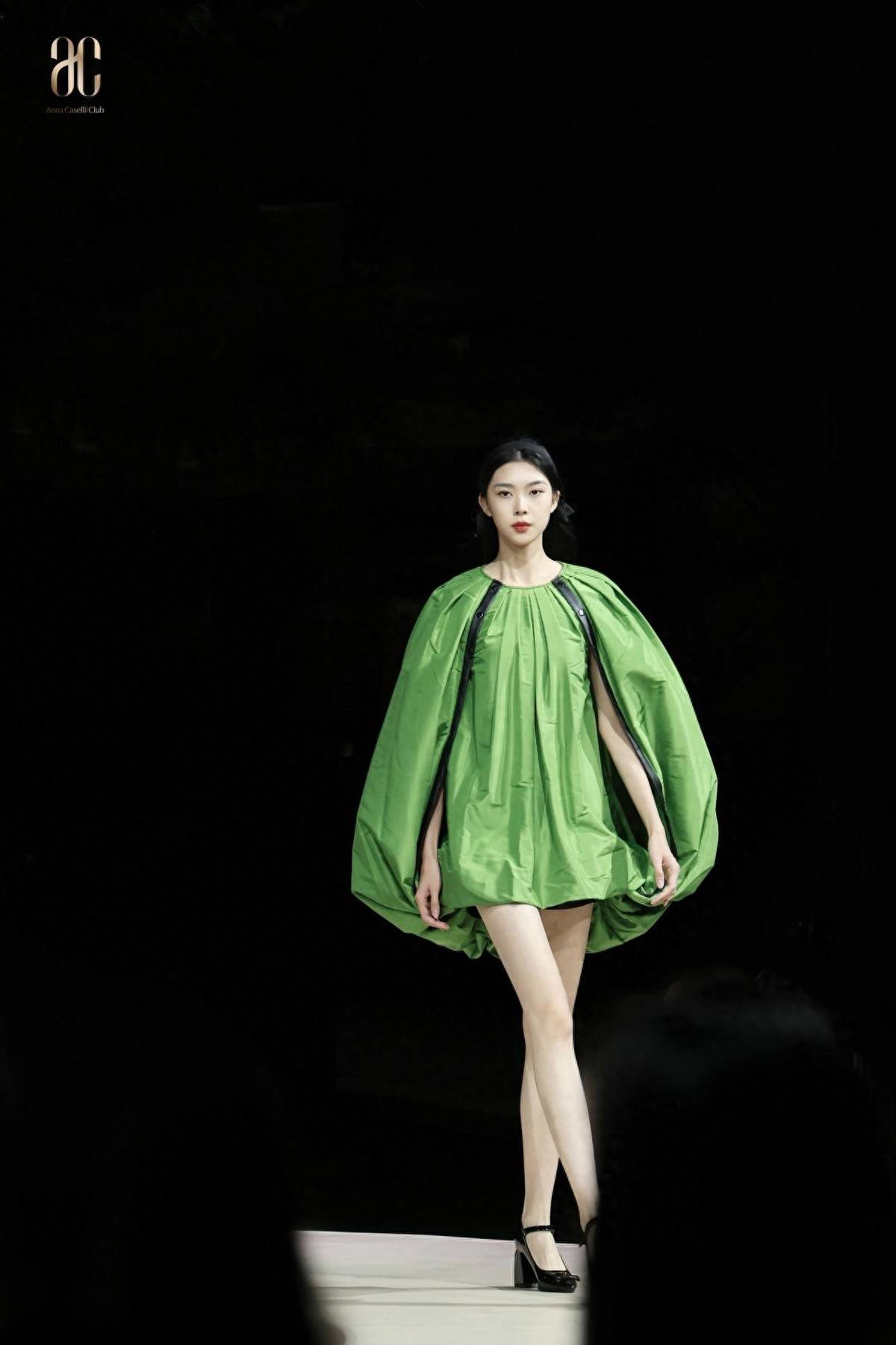 valle柏翠娅·瓦莉,先锋解构女性主义品牌anna caselli安娜凯瑟莉