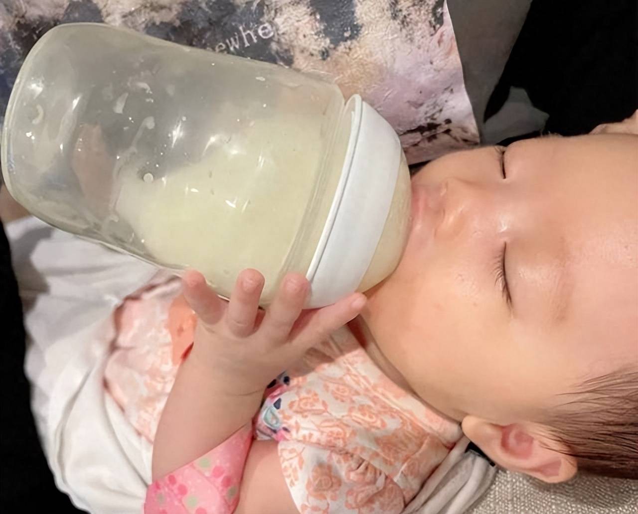 孩子多大可以不喝奶粉(不同年龄段婴儿每日应该喝多少奶)