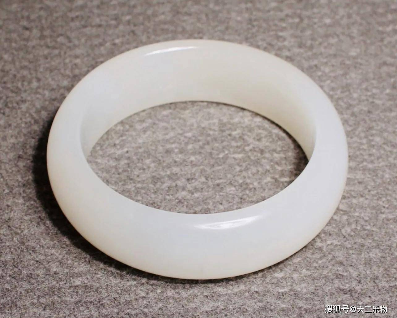 都有哪些白玉可以出手镯?_于田_玉种_且末