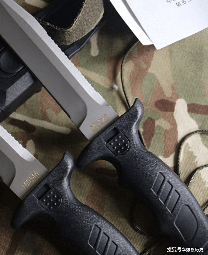 中国精品军刀:05式潜水刀,解放军蛙人"第一刀"_刀鞘_刀柄_刀具