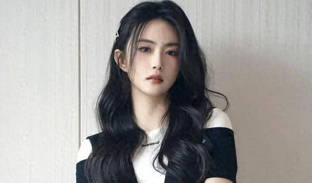 被称"逆天女子",出道多年无绯闻,有颜值有演技 ,网友:宝藏女孩_赵昕