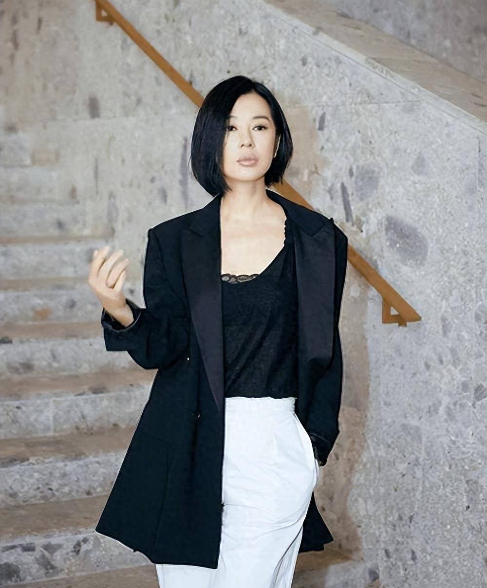 绯闻女神:与导演同居12年,身价40亿!_余男_表演_成功