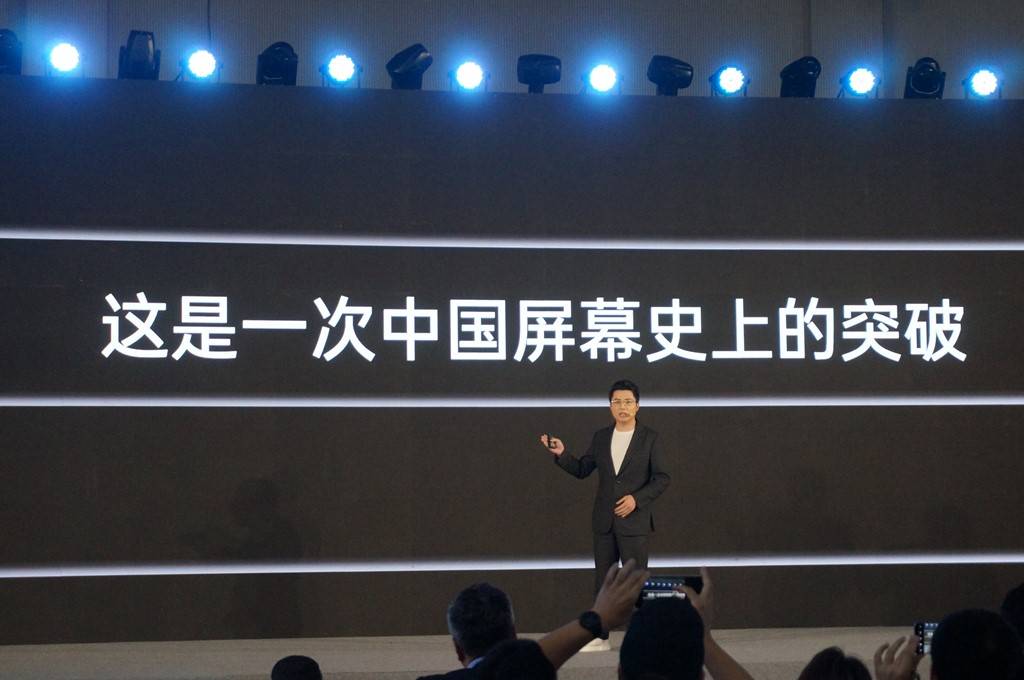 本次oppo副总裁,手机产品线总裁段要辉表示,一块好的手机屏幕对极致的