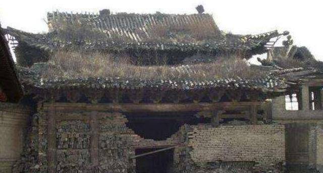 凌风也看到了这幅景象,害怕地瑟瑟发抖,一张脸原本就因为寒冷变得青紫