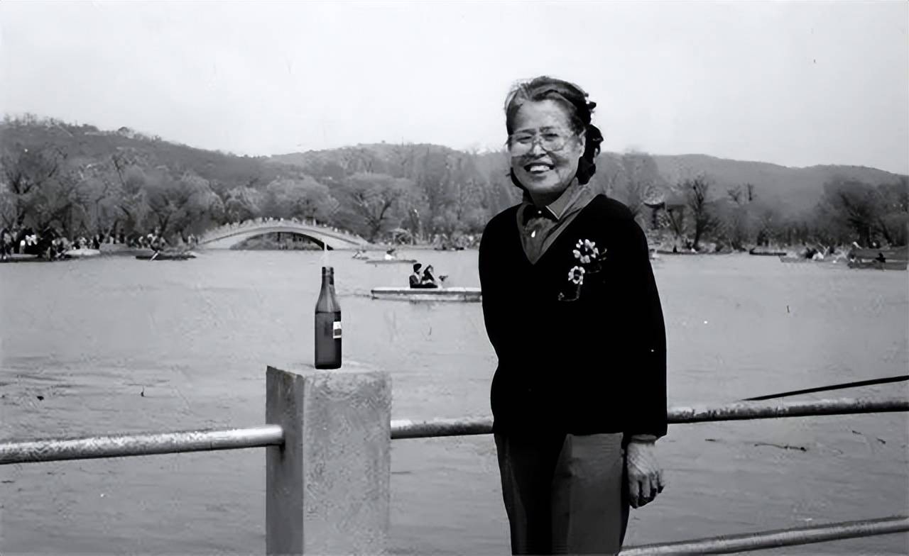 单田芳20岁时娶大自己8岁的姐姐_王全桂_生活_演出