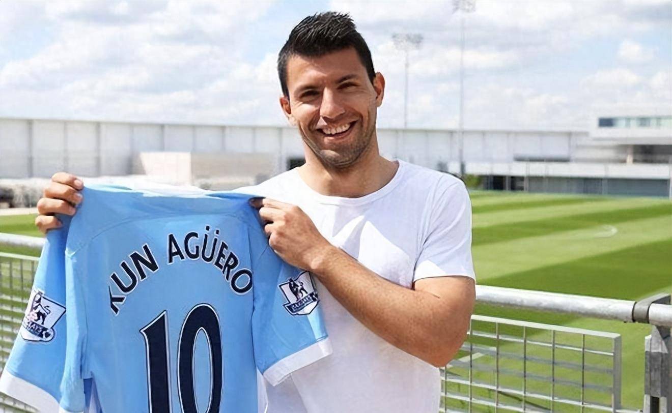 阿圭罗揭秘梅西离开巴萨内幕:曾为宣布合同续约而备好球衣_故事_足球