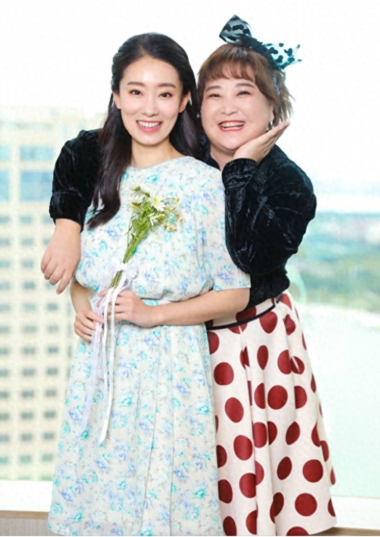 恭喜,离开《王牌》的贾玲已在另一条"讲究人"的路上,越走越远_贾丹