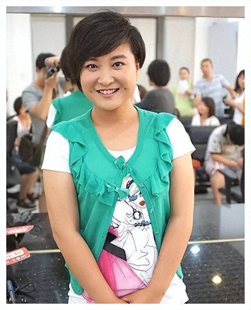 贾玲"辛酸成名史":走红用了19年,她母亲李焕英!是最大功臣!