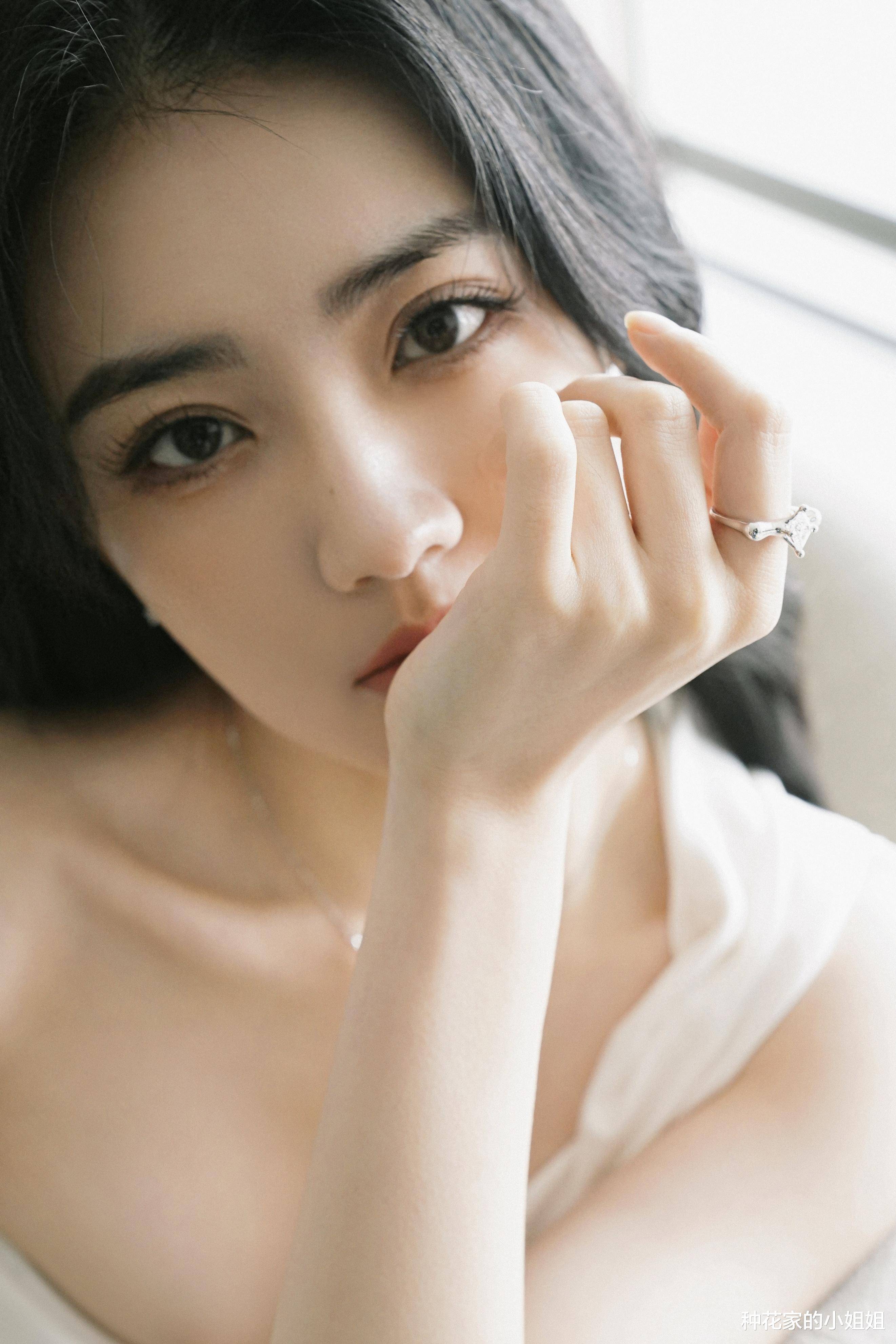 徐璐:够欲够骚!_阳光_眷恋_连衣裙