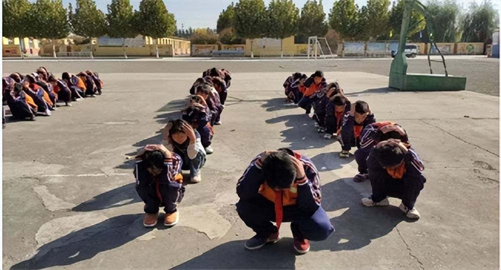 减少灾害风险 建设安全校园 滦州市滦城街道八里桥小学防震逃生演练