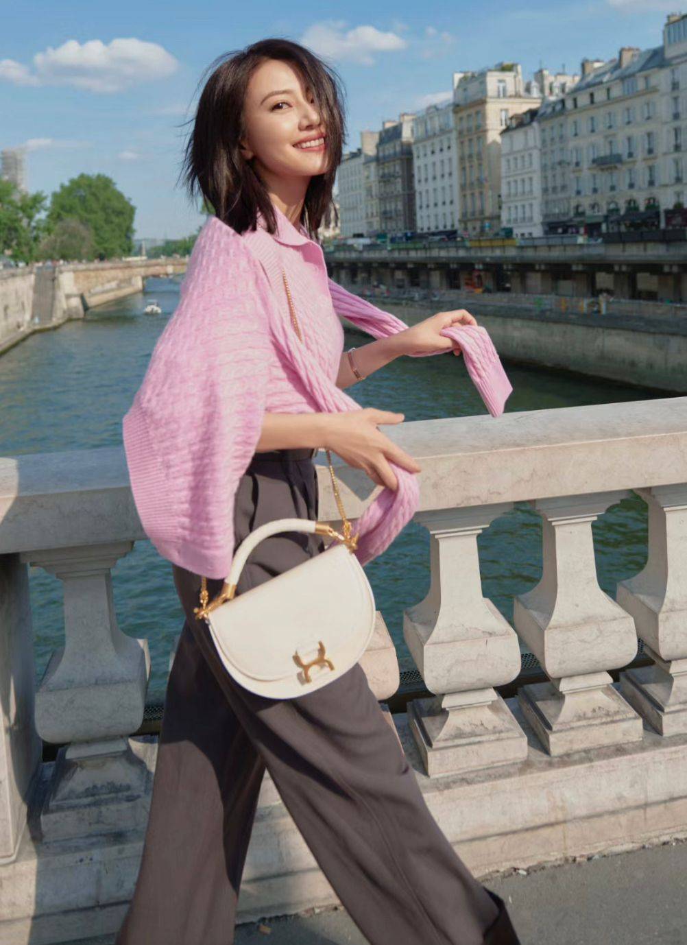 被高圆圆的中年状态惊艳:穿搭优雅,颜值抗打,44岁还有少女味道_女人