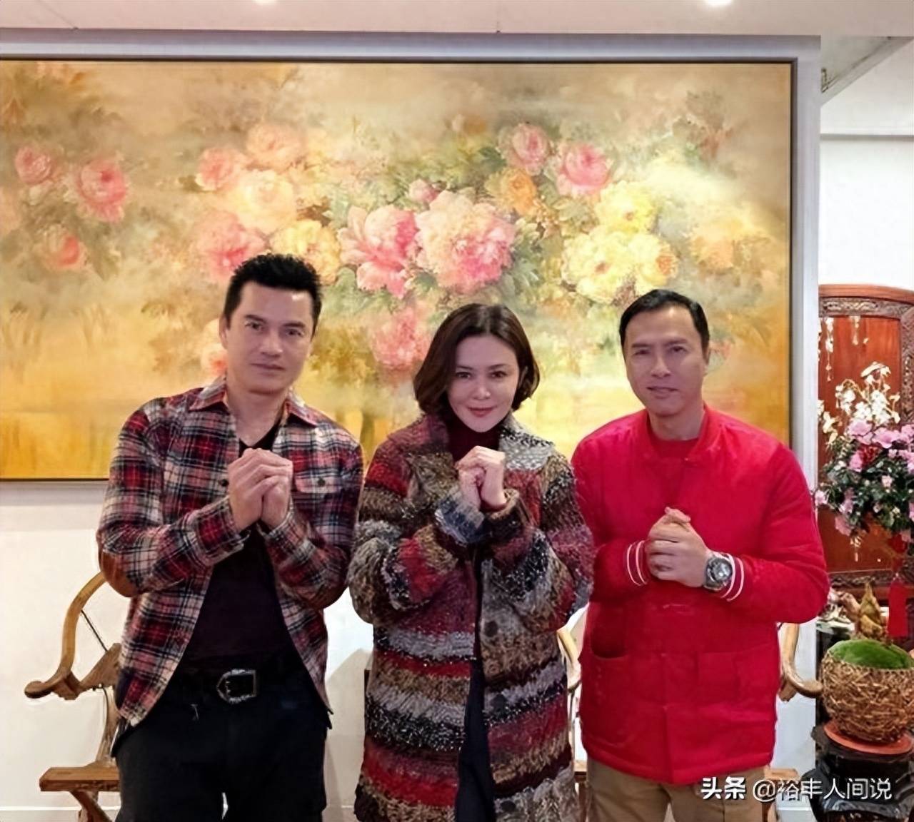 吕良伟携关之琳跳渣哥热舞,相差六岁差距大,网友指其像蔡明_周丽淇