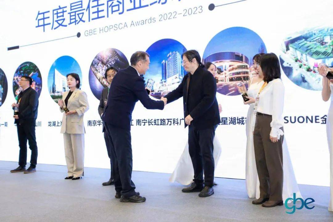 大赏排行榜_趋势之外自在其中|《时装L'OFFICIEL》2023年度美妆大赏榜单|时装l'...(2)