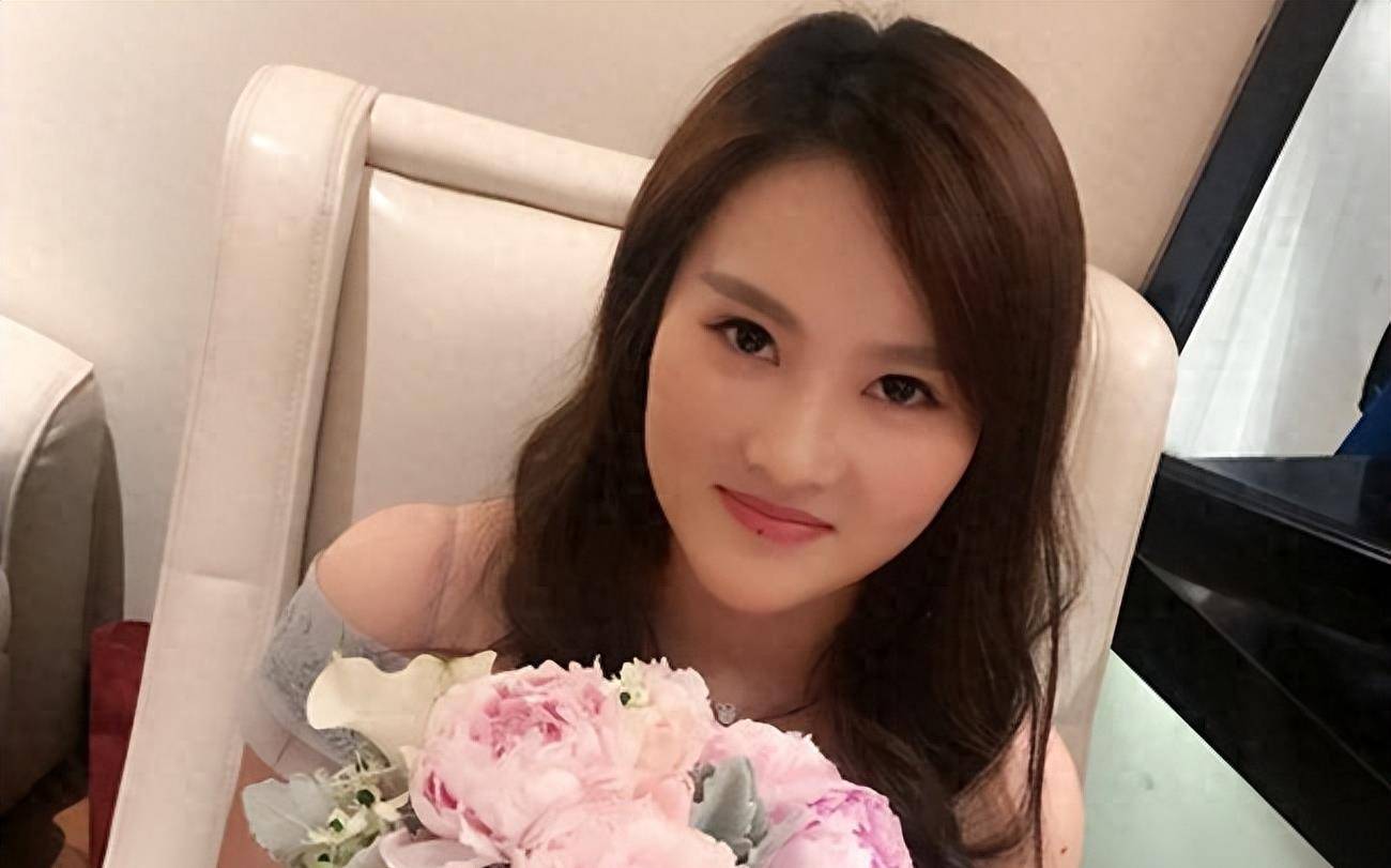 跳水皇后陈若琳:3岁被父母分手,逆袭世界冠军后母亲后悔求相认_金字