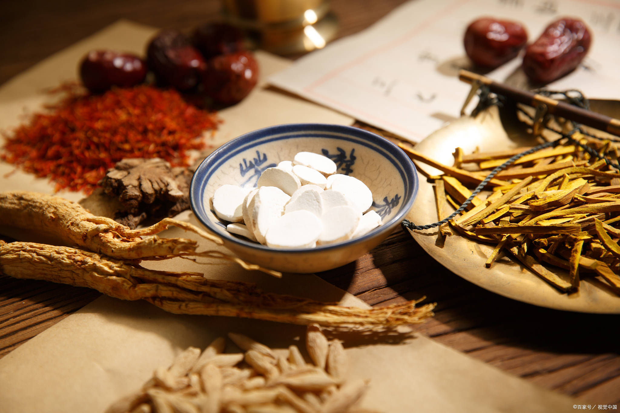 中医认为,肾主骨生髓,肝主筋脉,气血充盈则筋骨强健.